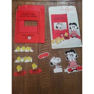 Vintage Hallmark 1960's Peanuts Valentine Kisses 10 1/2" Centerpiece Snoopy Lucy